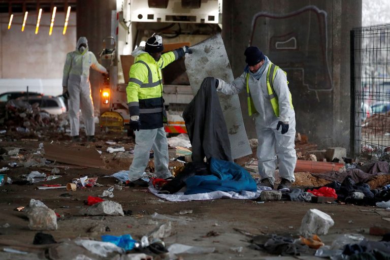 Evacuation d'un camp à Porte de la Vilette en janvier 2022 © Reuters